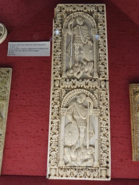 Bargello: 9C ivory - from Palazzo of Charlemagne